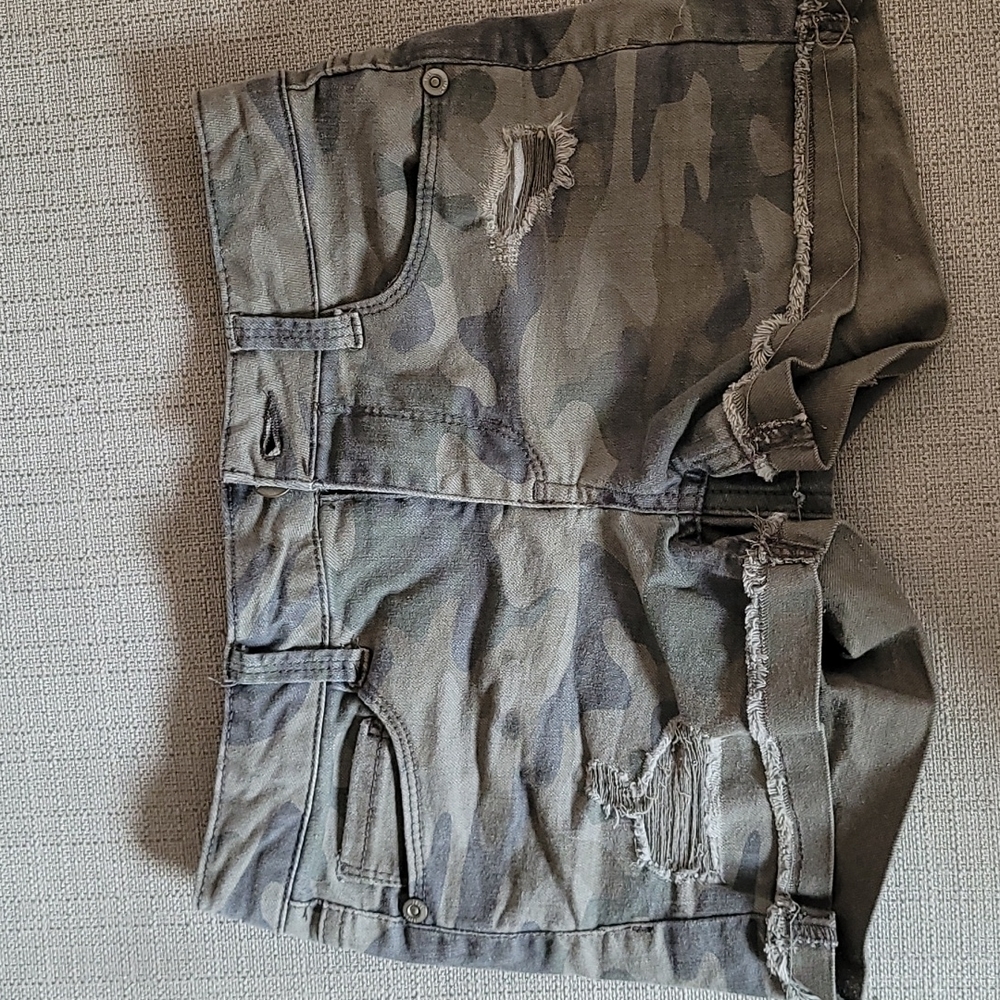 Girl's Distressed Camo shorts Size 10